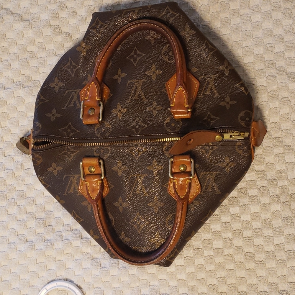 Used but good condition Louis Vuitton Speedy 25